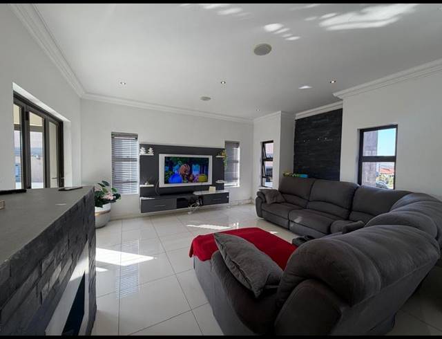 3 BEDROOM HOUSE FOR SALE IN BLUE VALLEY GOLF ESTATE